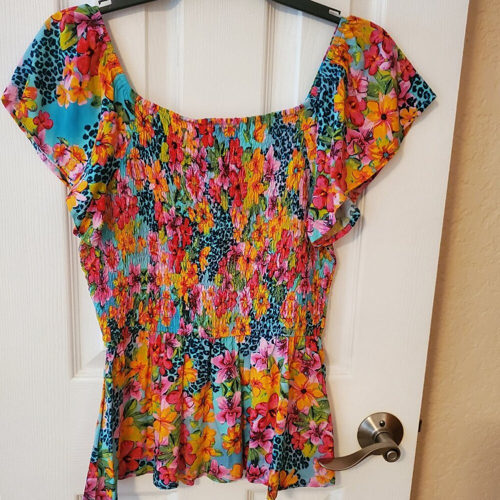 Emily Wonder On/Off Shoulder top floral & colorful - Size Small